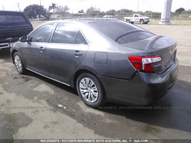 4T4BF1FK9ER383279 - 2014 TOYOTA CAMRY L/SE/LE/XLE 灰色 照片 3