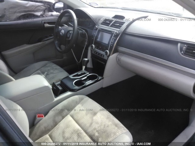 4T4BF1FK9ER383279 - 2014 TOYOTA CAMRY L/SE/LE/XLE 灰色 照片 5