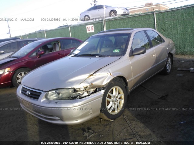 4T1BF28K5YU955093 - 2000 TOYOTA CAMRY LE/XLE GOLD photo 2