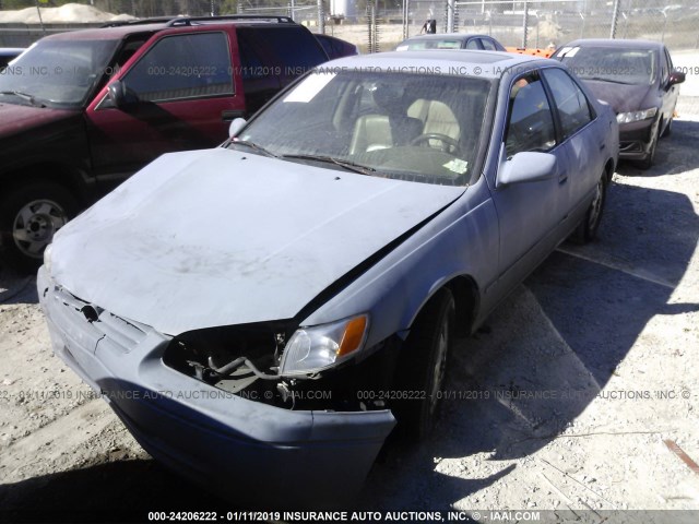 JT2BG28K4W0244855 - 1998 TOYOTA CAMRY LE/XLE GRAY photo 2