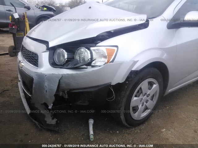 1G1JB6SH2E4193331 - 2014 CHEVROLET SONIC LS 银色 照片 6