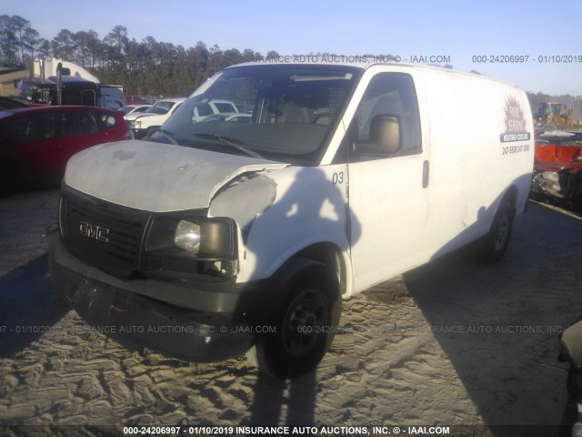 1GTGG25CX91154652 - 2009 GMC SAVANA G2500 WHITE photo 2