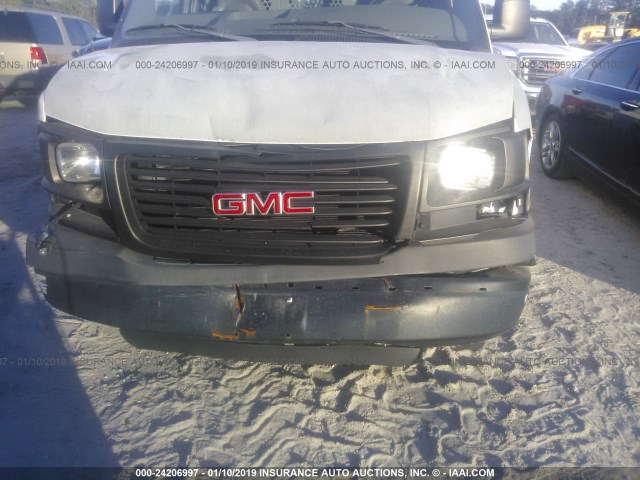 1GTGG25CX91154652 - 2009 GMC SAVANA G2500 WHITE photo 6