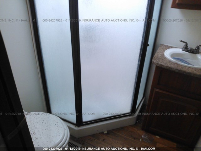 5SFRG3727BE227040 - 2011 HEARTLAND ELKR34QSRL  თეთრი ფოტო 6