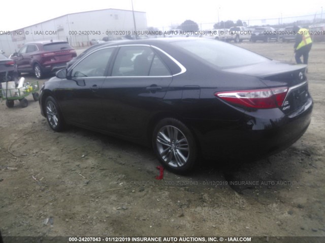 4T1BF1FK4HU726272 - 2017 TOYOTA CAMRY LE/XLE/SE/XSE შავი ფოტო 3