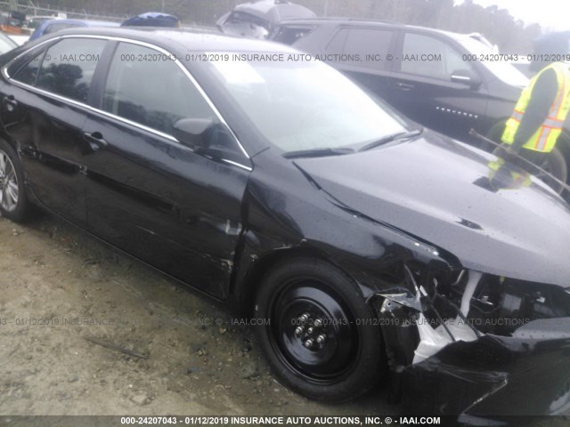 4T1BF1FK4HU726272 - 2017 TOYOTA CAMRY LE/XLE/SE/XSE შავი ფოტო 6