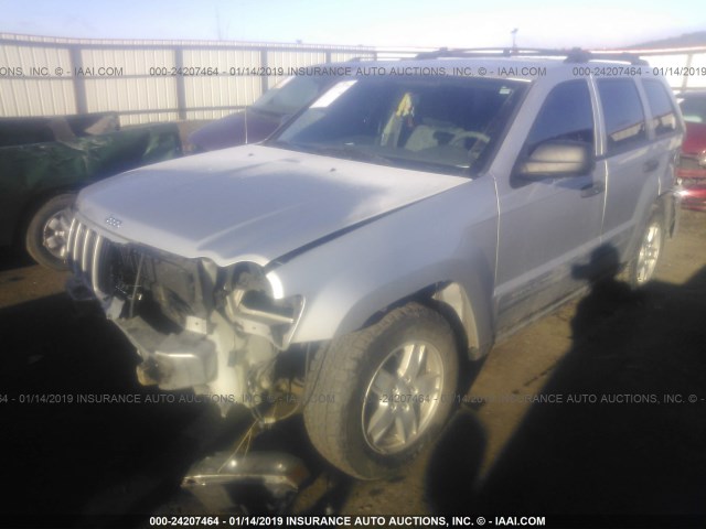 1J4GS48K05C695604 - 2005 JEEP GRAND CHEROKEE LAREDO/COLUMBIA/FREEDOM 银色 照片 2