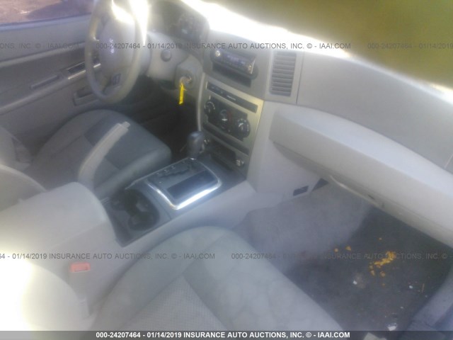 1J4GS48K05C695604 - 2005 JEEP GRAND CHEROKEE LAREDO/COLUMBIA/FREEDOM 银色 照片 5