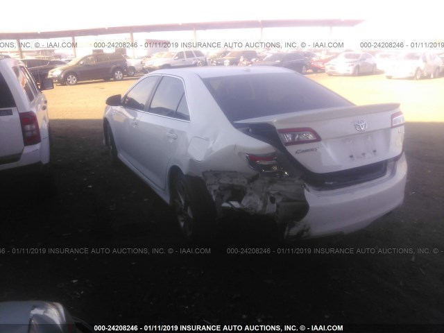 4T1BF1FK4EU735694 - 2014 TOYOTA CAMRY L/SE/LE/XLE WHITE photo 3