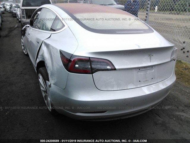 5YJ3E1EA9JF011006 - 2018 TESLA MODEL 3 SILVER photo 3