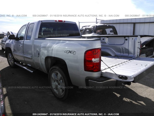 1GCRKSE36BZ260675 - 2011 CHEVROLET SILVERADO K1500 LT SILVER photo 3