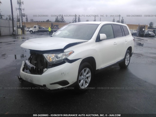 5TDZA3EH5DS044115 - 2013 TOYOTA HIGHLANDER PLUS WHITE photo 2