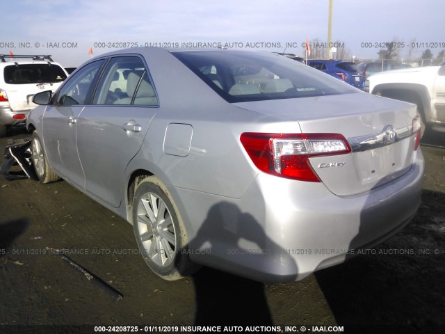 4T4BF1FK8ER387145 - 2014 TOYOTA CAMRY L/SE/LE/XLE 银色 照片 3