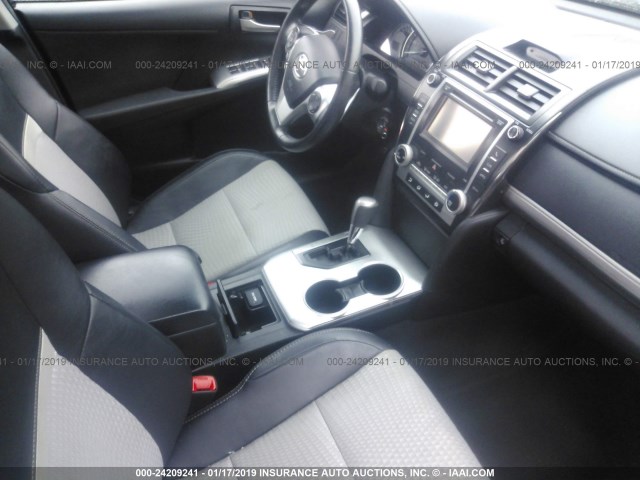 4T1BF1FK5CU550454 - 2012 TOYOTA CAMRY SE/LE/XLE 红色 照片 5