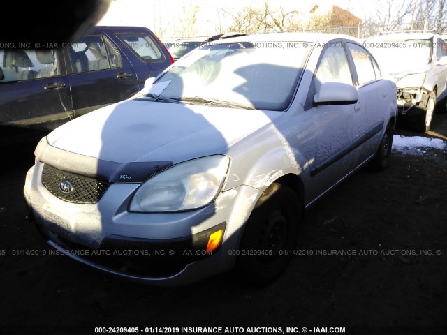 KNADE223096453998 - 2009 KIA RIO LX/SX SILVER photo 2