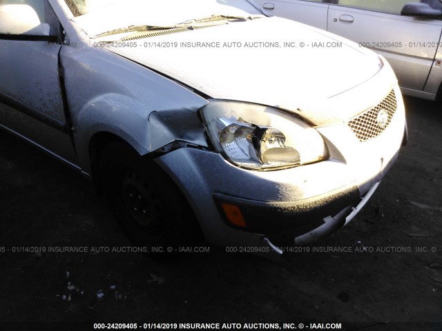 KNADE223096453998 - 2009 KIA RIO LX/SX SILVER photo 6