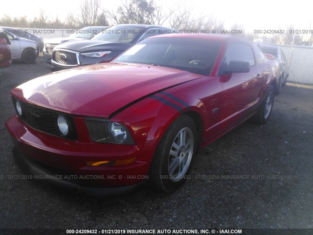 1ZVFT82H355116545 - 2005 FORD MUSTANG GT RED photo 2