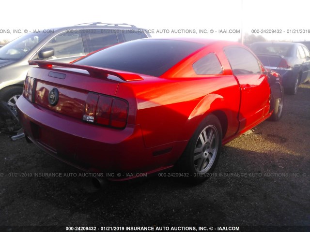 1ZVFT82H355116545 - 2005 FORD MUSTANG GT RED photo 4