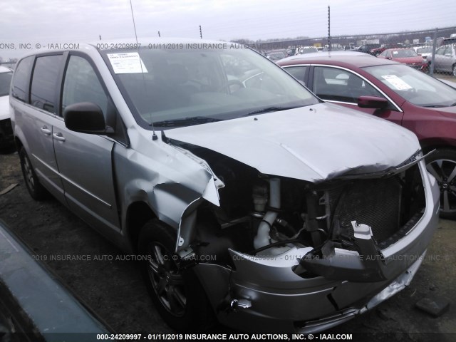 2A4RR2D10AR392457 - 2010 CHRYSLER TOWN & COUNTRY LX SILVER photo 1