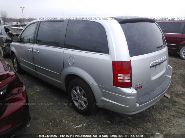 2A4RR2D10AR392457 - 2010 CHRYSLER TOWN & COUNTRY LX SILVER photo 3