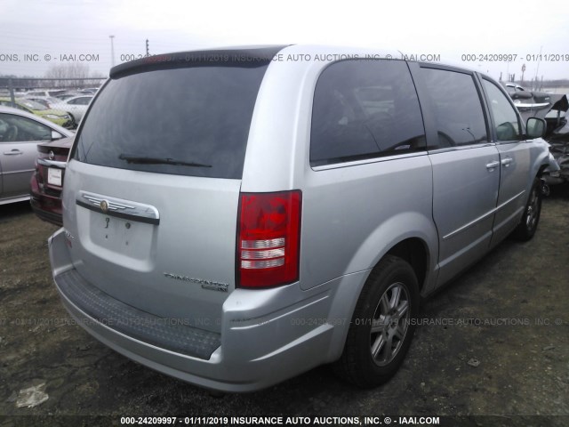 2A4RR2D10AR392457 - 2010 CHRYSLER TOWN & COUNTRY LX SILVER photo 4