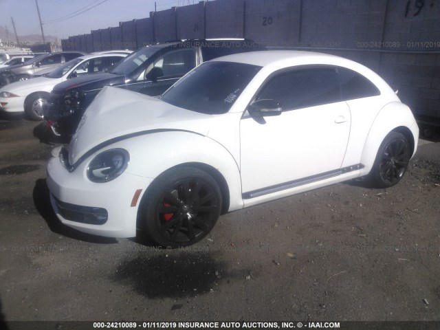 3VWVA7AT0CM643998 - 2012 VOLKSWAGEN BEETLE TURBO WHITE photo 2