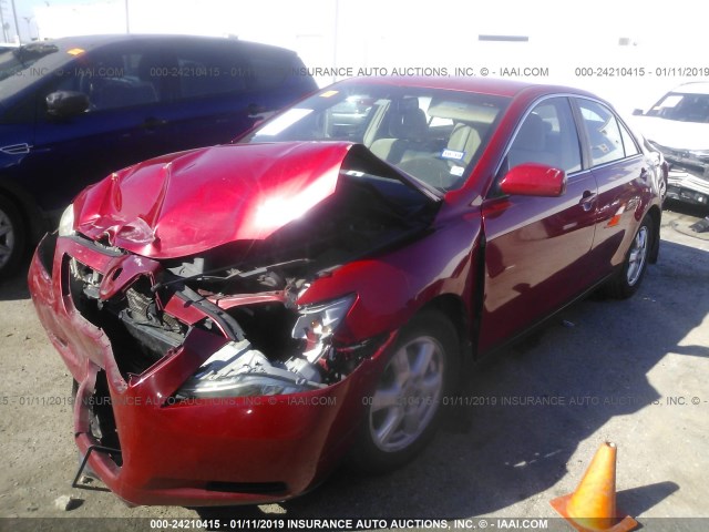 4T1BK46KX8U072634 - 2008 TOYOTA CAMRY LE/XLE/SE RED photo 2