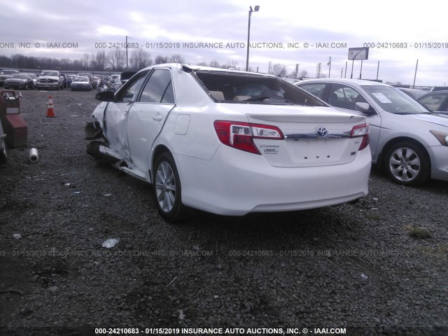 4T1BD1FK3EU102741 - 2014 TOYOTA CAMRY HYBRID/LE/XLE WHITE photo 3