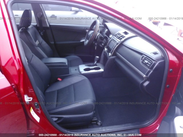 4T1BF1FK0CU556520 - 2012 TOYOTA CAMRY SE/LE/XLE 红色 照片 5