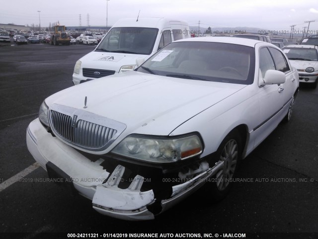 1LNHM81W94Y637111 - 2004 LINCOLN TOWN CAR EXECUTIVE/SIGNATURE WHITE photo 2