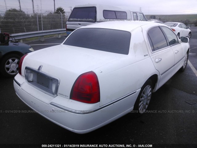 1LNHM81W94Y637111 - 2004 LINCOLN TOWN CAR EXECUTIVE/SIGNATURE WHITE photo 4