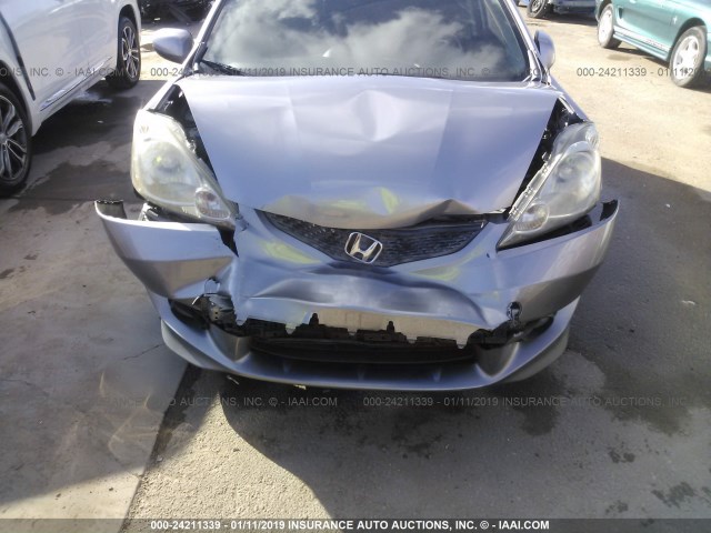 JHMGE8H46AS015922 - 2010 HONDA FIT SPORT GRAY photo 6