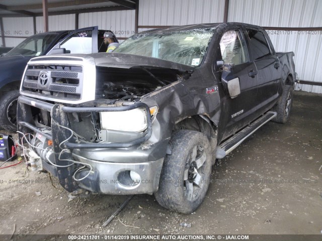 5TFDW5F18AX097499 - 2010 TOYOTA TUNDRA CREWMAX SR5 BROWN photo 2