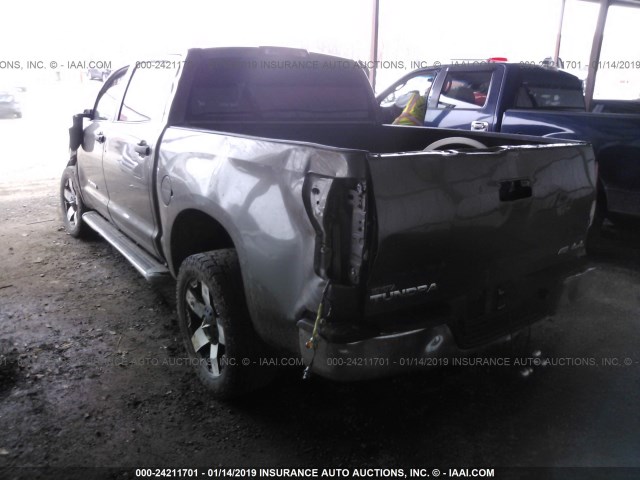 5TFDW5F18AX097499 - 2010 TOYOTA TUNDRA CREWMAX SR5 BROWN photo 3