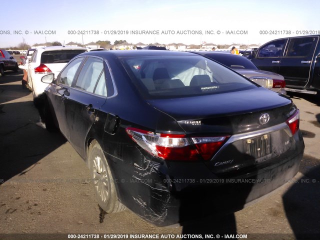 4T1BF1FK7GU235452 - 2016 TOYOTA CAMRY LE/XLE/SE/XSE BLACK photo 3