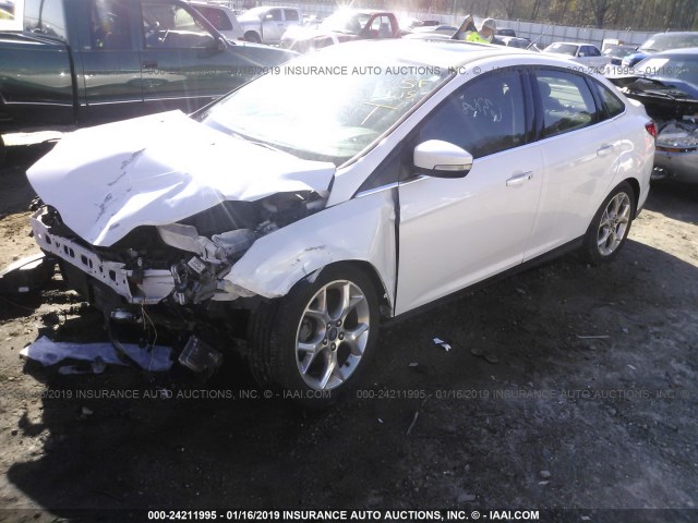 1FAHP3J28CL413342 - 2012 FORD FOCUS TITANIUM WHITE photo 2