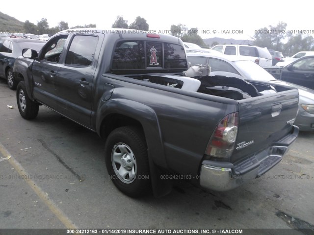 5TFJX4GN6BX005402 - 2011 TOYOTA TACOMA DOUBLE CAB GRAY photo 3