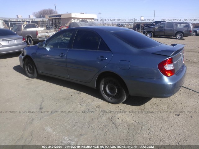 JTDBE32KX20009284 - 2002 TOYOTA CAMRY LE/XLE/SE BLUE photo 3