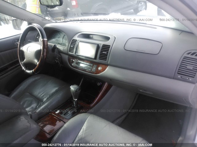 4T1BF30K82U520206 - 2002 TOYOTA CAMRY LE/XLE/SE SILVER photo 5