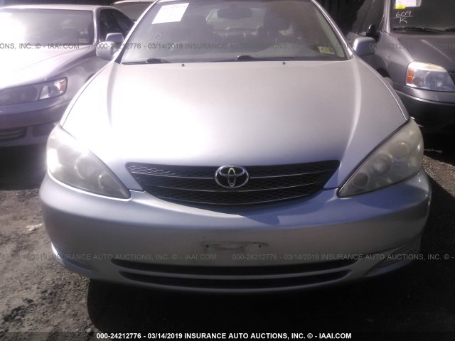 4T1BF30K82U520206 - 2002 TOYOTA CAMRY LE/XLE/SE SILVER photo 6