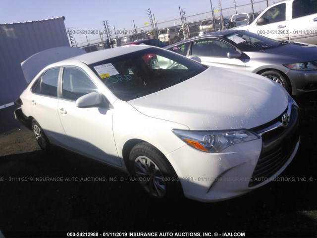4T1BF1FK7FU931601 - 2015 TOYOTA CAMRY LE/XLE/SE/XSE თეთრი ფოტო 1