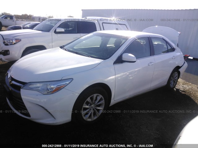 4T1BF1FK7FU931601 - 2015 TOYOTA CAMRY LE/XLE/SE/XSE თეთრი ფოტო 2
