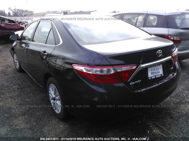 4T4BF1FK2GR545997 - 2016 TOYOTA CAMRY LE/XLE/SE/XSE BLACK photo 3