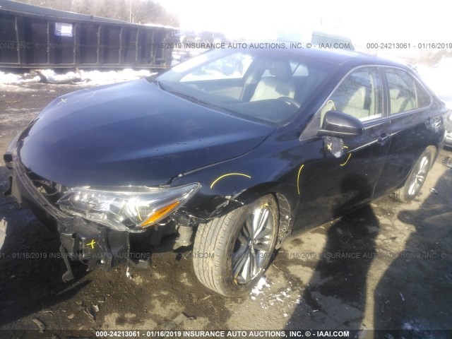 4T1BF1FK2FU043371 - 2015 TOYOTA CAMRY LE/XLE/SE/XSE BLACK photo 2