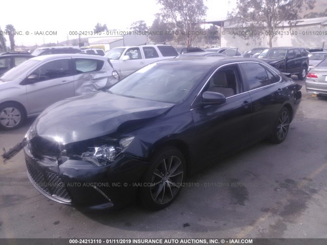 4T1BF1FK6FU914384 - 2015 TOYOTA CAMRY LE/XLE/SE/XSE GRAY photo 2