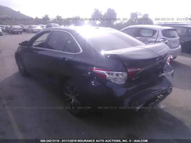 4T1BF1FK6FU914384 - 2015 TOYOTA CAMRY LE/XLE/SE/XSE GRAY photo 3
