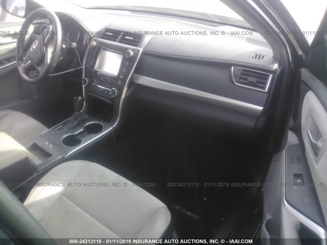 4T1BF1FK6FU914384 - 2015 TOYOTA CAMRY LE/XLE/SE/XSE GRAY photo 5
