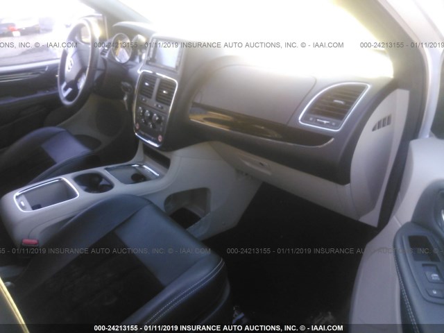 2C4RDGCGXJR360803 - 2018 DODGE GRAND CARAVAN SXT WHITE photo 5