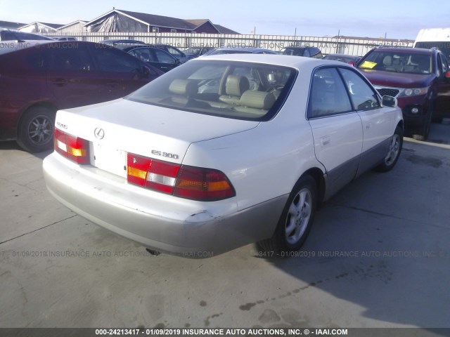 JT8BF28G6W0109431 - 1998 LEXUS ES WHITE photo 4