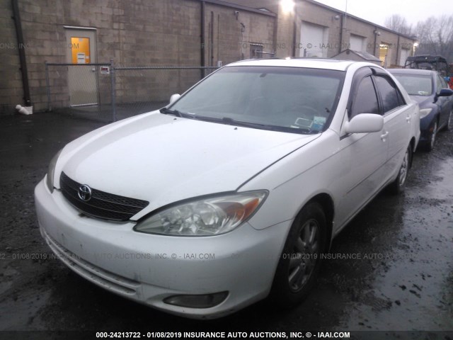 4T1BF32K53U054443 - 2003 TOYOTA CAMRY LE/XLE/SE WHITE photo 2